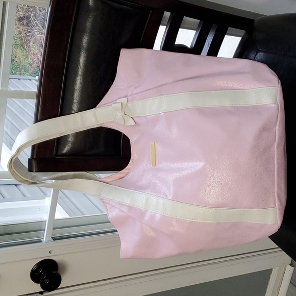 Juicy Couture Handbags - BEAUTIFUL PINK JUICY COUTURE 💕